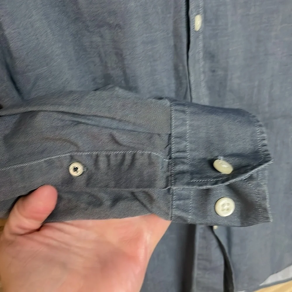Banana Republic size Large Blue Casual Button Down Soft Wash Long Sleeve Shirt